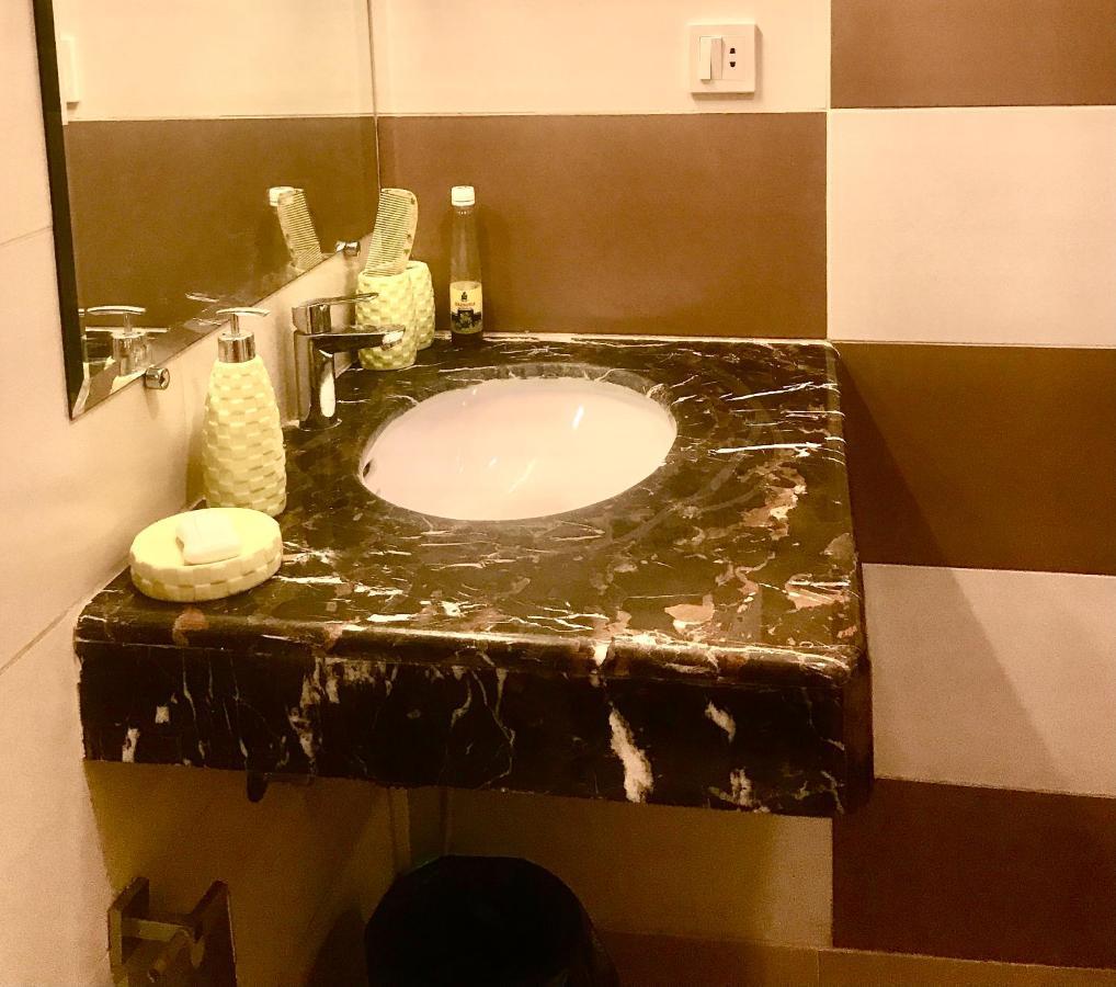 Atrium High Suite 2Bed Family Apartment Near Giga Mall 이슬라마바드 외부 사진